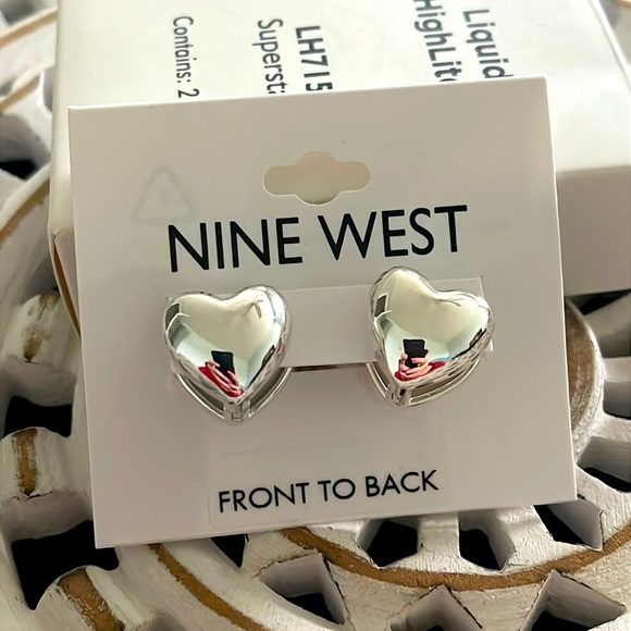 🌿 NINE WEST Silver Heart Huggie Earrings NWT - Picture 1 of 3
